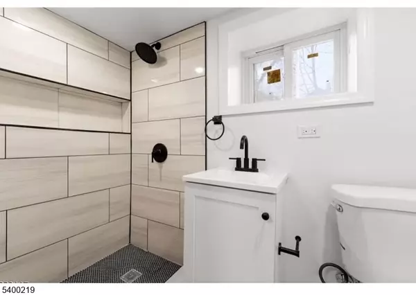 East Orange City, NJ 07018,295 Halsted St #1