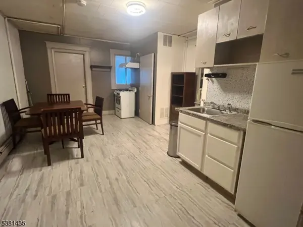 Bound Brook Boro, NJ 08805,416-418 E Main St #3W