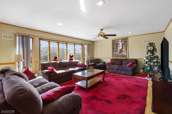 17 Pleasant Pl, Kearny Town, NJ 07032