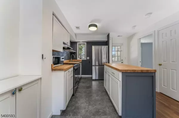 27 Troon Ter, Clinton Twp., NJ 08801