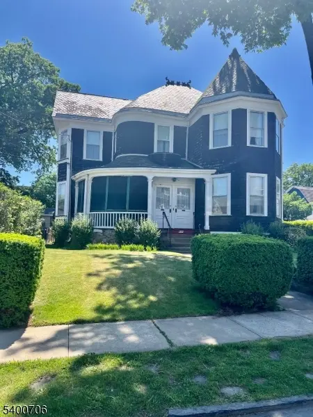 887 Degraw Ave, Newark City, NJ 07104