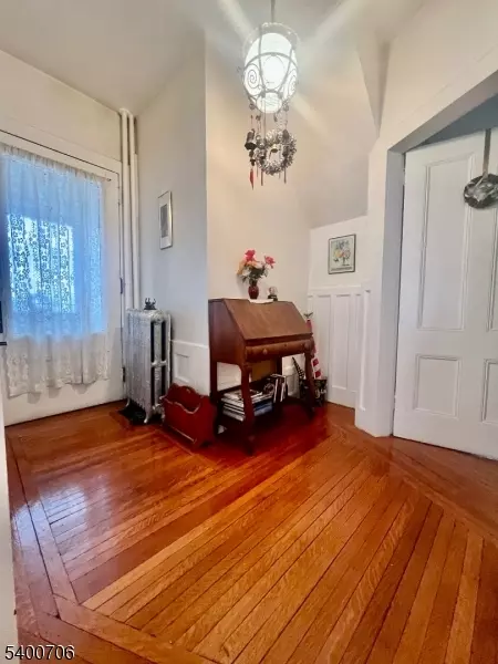 Newark City, NJ 07104,887 Degraw Ave