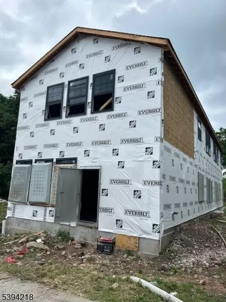 Newark City, NJ 07103,552 S 11Th St