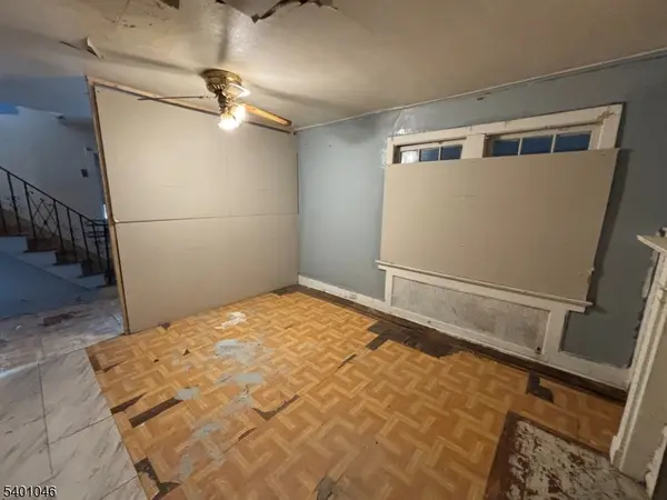 East Orange City, NJ 07018,37 Wayne Ave