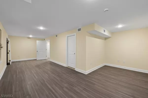 Newark City, NJ 07112,371 Chadwick Ave