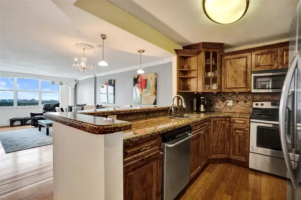 Fort Lauderdale, FL 33308,3015 N Ocean Blvd #15J