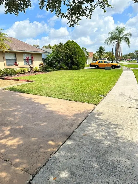 Boca Raton, FL 33434,9138 Bedford Dr