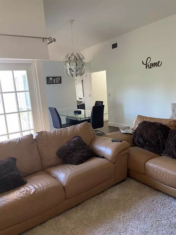 Boca Raton, FL 33434,9138 Bedford Dr