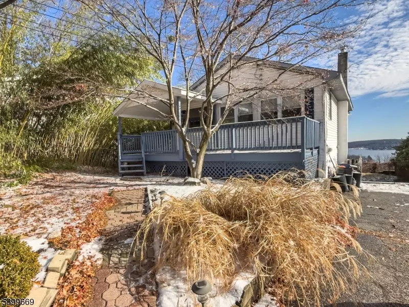 Hopatcong Boro, NJ 07843,207 Dupont Ave