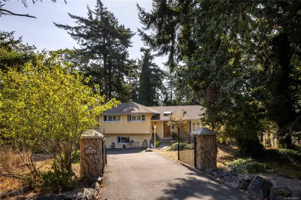 3935 Tudor Ave, Saanich, BC V8N 4L2