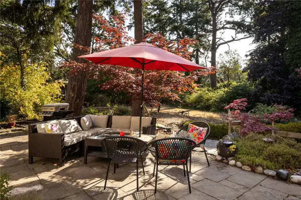 3935 Tudor Ave, Saanich, BC V8N 4L2