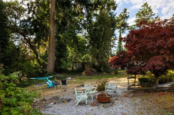 3935 Tudor Ave, Saanich, BC V8N 4L2