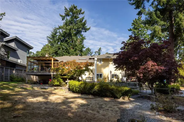 3935 Tudor Ave, Saanich, BC V8N 4L2