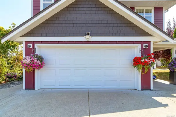 164 White Pine Rd, View Royal, BC V9B 5E1