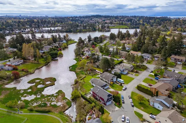 164 White Pine Rd, View Royal, BC V9B 5E1