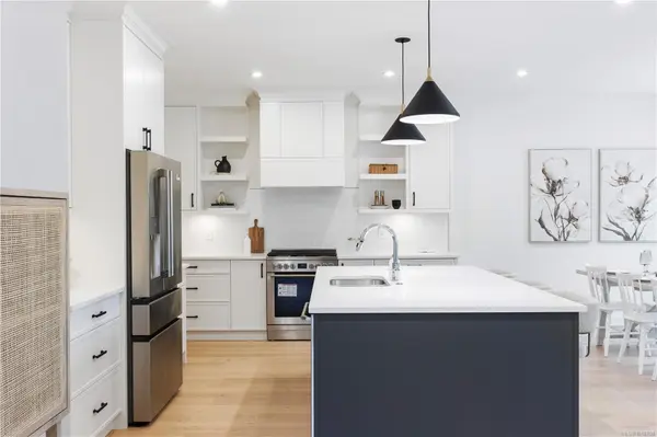 220 Kamloops Ave, Saanich, BC V8Z 1W5