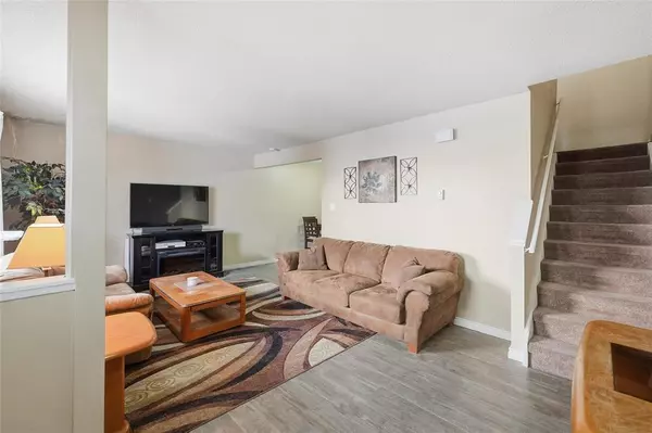 Winnipeg, MB R2P 1H8,917 Jefferson AVE