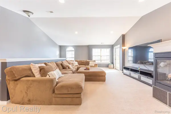 Livonia, MI 48150,11698 Farmington RD