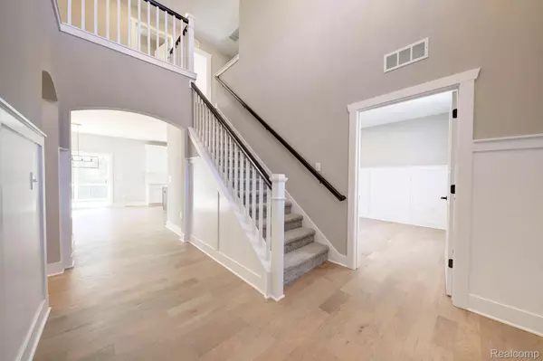 Howell, MI 48843,652 ROUND ROCK DR DR