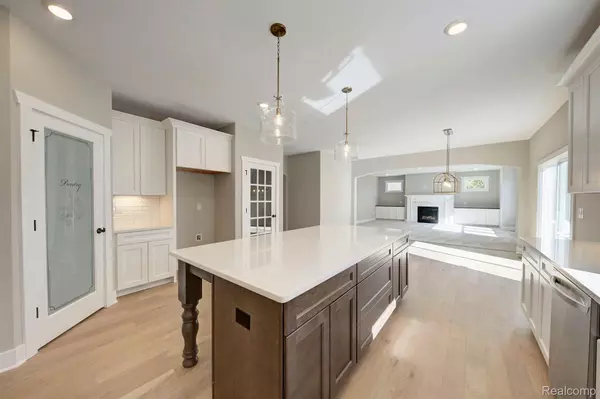 Howell, MI 48843,652 ROUND ROCK DR DR