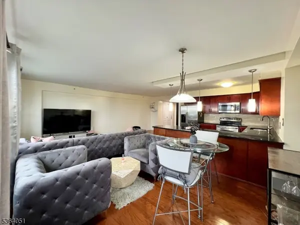 East Orange City, NJ 07017,60 Parkway Dr #14D