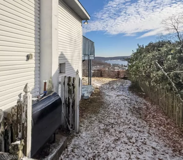 Hopatcong Boro, NJ 07843,207 Dupont Ave