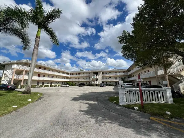 Lauderhill, FL 33313,4299 NW 16th St #306