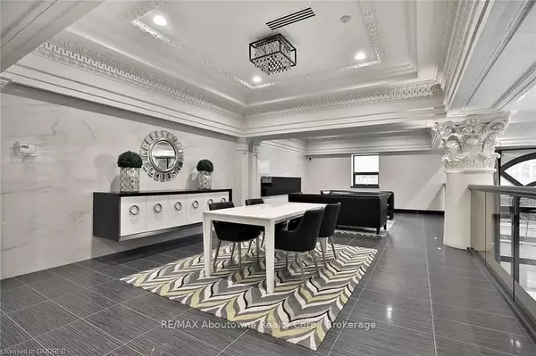 Hamilton, ON L8N 1A8,118 KING ST E #419