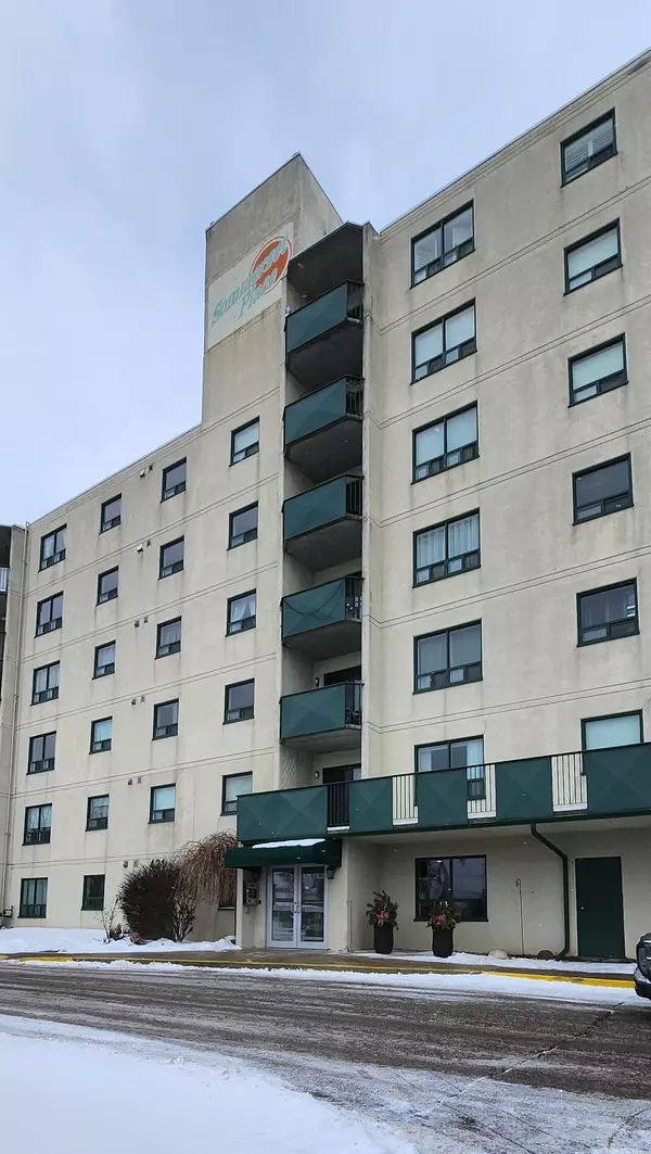 Brantford, ON N3R 7M3,421 Fairview DR #103