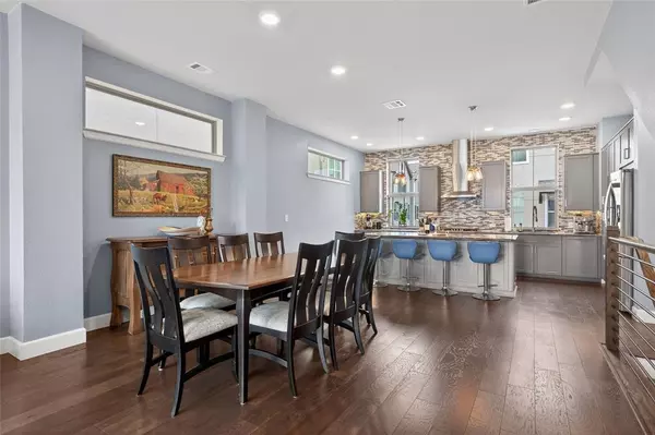 Dallas, TX 75212,1008 Manacor Lane