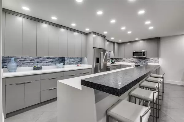 Dallas, TX 75225,6211 W Northwest Highway #601