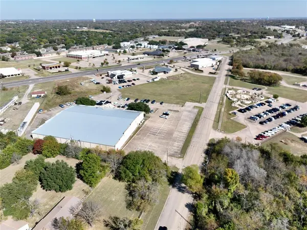 2303 W Ennis Avenue, Ennis, TX 75119