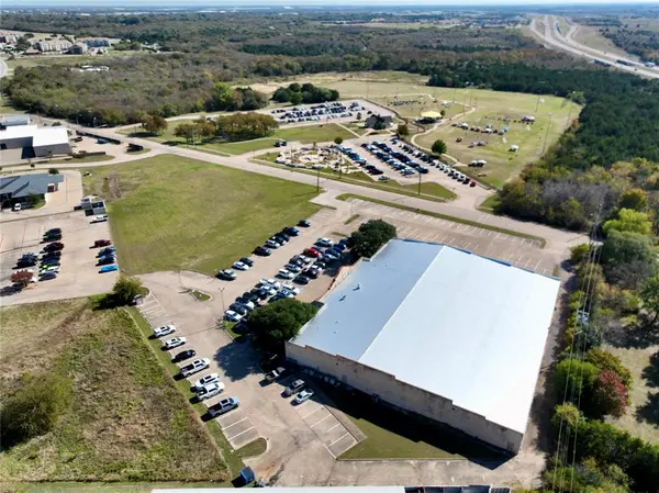 2303 W Ennis Avenue, Ennis, TX 75119