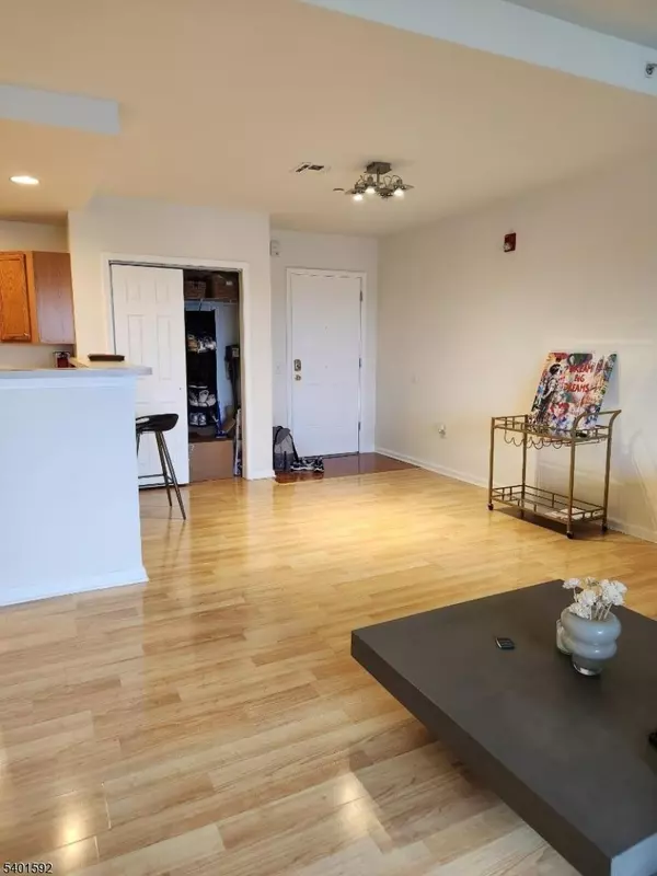 Perth Amboy City, NJ 08861,358 Rector street #705