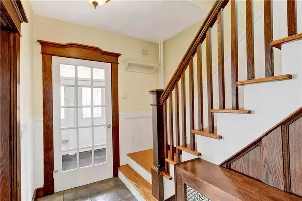 Staten  Island, NY 10301,30 East Buchanan ST