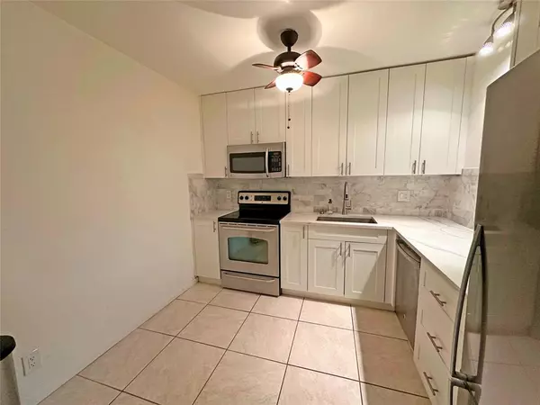 Pompano Beach, FL 33066,3833 Carambola Cir #2968