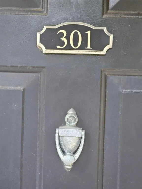 Coral Springs, FL 33067,5860 W Sample Rd #301