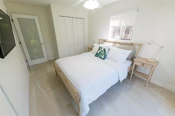 Hollywood, FL 33019,1162 Hayes St