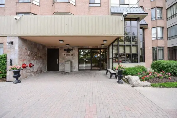 Brampton, ON L6T 4T4,5 Lisa ST #704