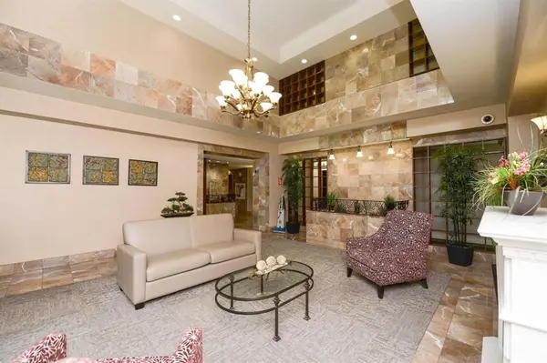 Brampton, ON L6T 4T4,5 Lisa ST #704