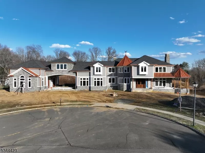 8 Derek Ct, Manalapan Twp., NJ 07726