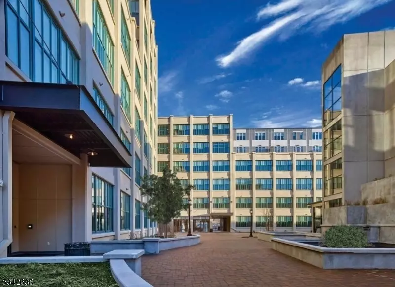 West Orange Twp., NJ 07052,33 Ashland Avenue #PH8