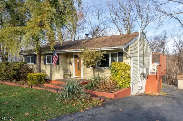 24 Beardslee Hill Dr, Ogdensburg Boro, NJ 07439