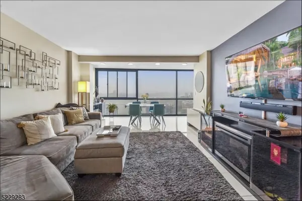 380 Mountain Rd #1209, Union City, NJ 07087