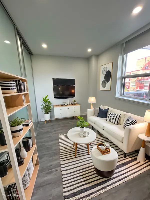 Toronto C02, ON M5R 2X1,15 Walmer RD #1006