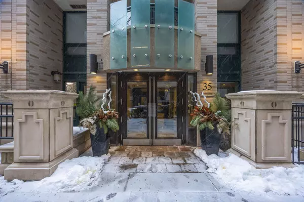 Toronto C08, ON M4Y 3C3,35 Hayden ST #1111