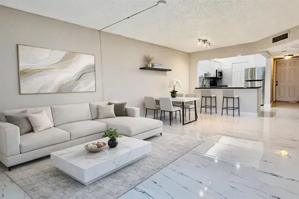 8060 N Colony Cir #209, Tamarac, FL 33321