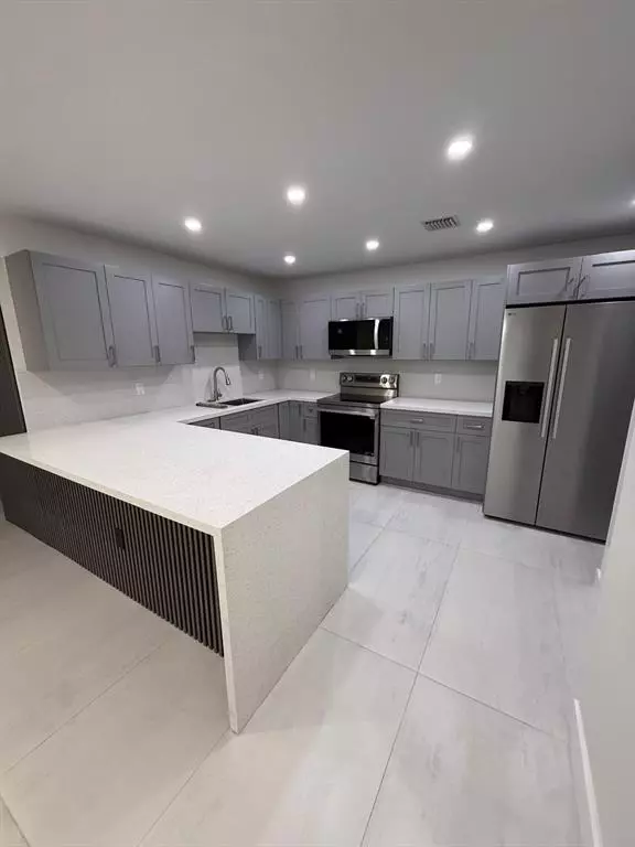 Hollywood, FL 33024,6720 Park St