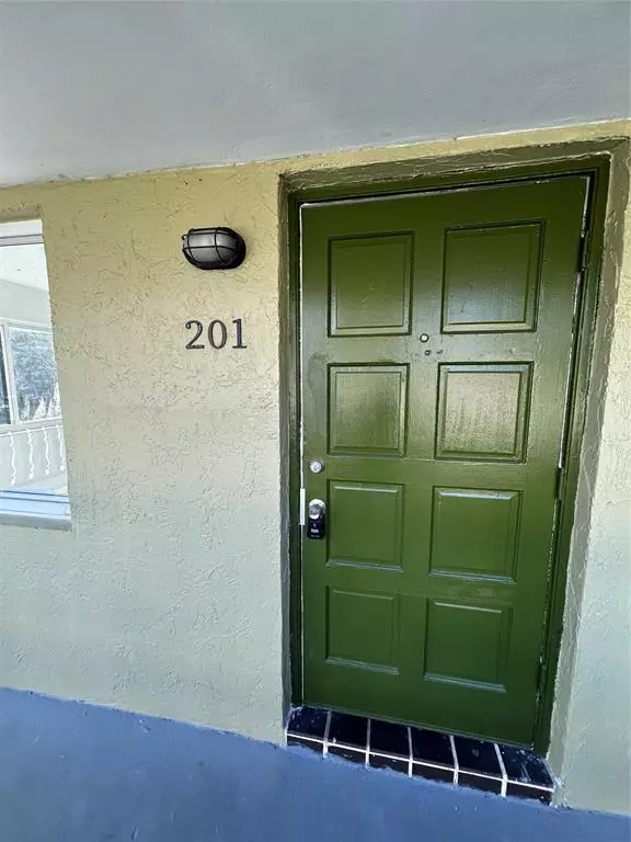 Davie, FL 33314,6601 SW 46th St #201