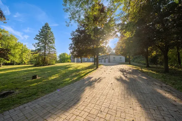 8 Ridgewood DR, Richmond Hill, ON L4E 3M1